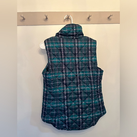 Crown and Ivy Women’s navy plaid Puffer Vest size M - Picture 2 of 3